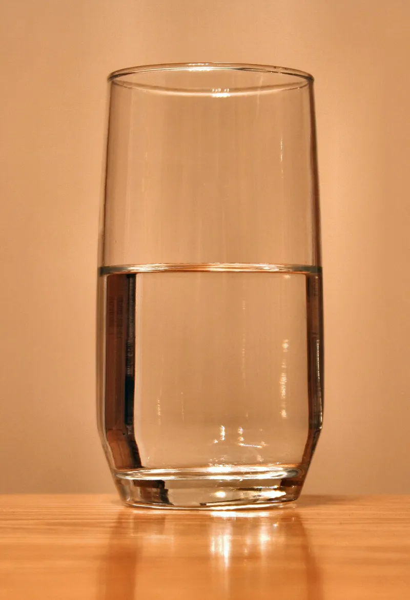 L'Acqua Viva: Come l'Idratazione Cellulare Profonda Sta Rivoluzionando il Benessere Olistico