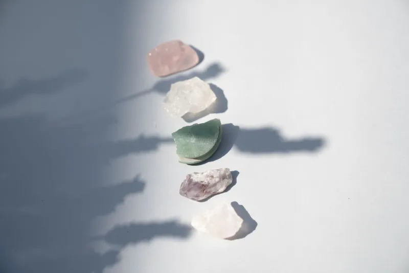Pietre che Parlano: La Cristalloterapia come Strumento di Riequilibrio Bioenergetico nella Vita di Ogni Giorno